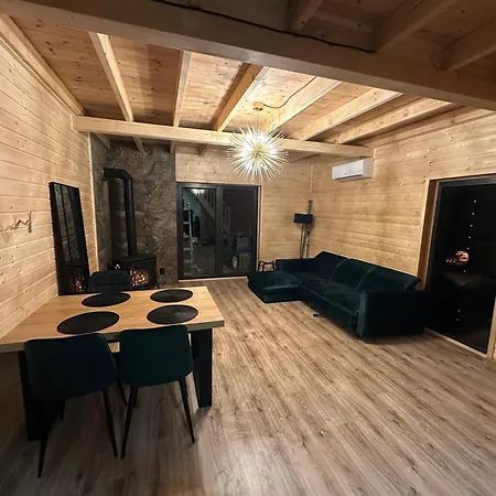 Lipowelove Ліпова